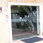 Laurus Hotel
