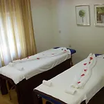 Laurus Hotel 2*