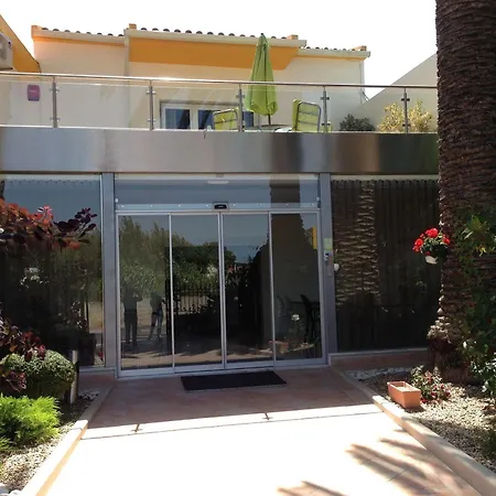Laurus Hotel 2*