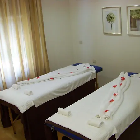 Laurus Hotel 2*