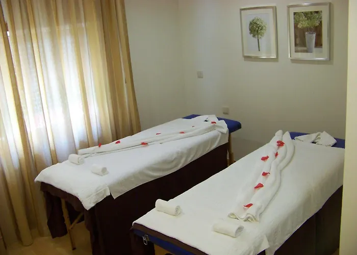 Laurus Отель 2*